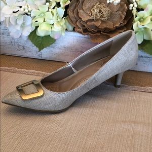 Linen khaki heels 👠